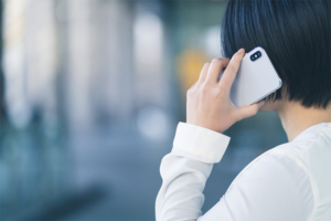 自宅で亡くなった場合はどうする？連絡先や流れ、注意点を解説